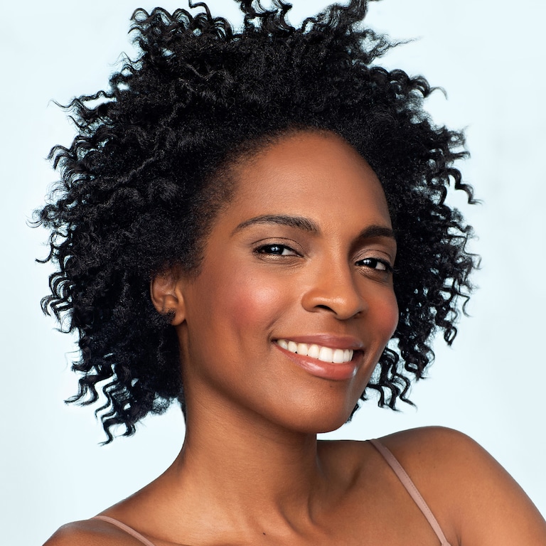 be curly&trade; intensifica tus rizos, Model