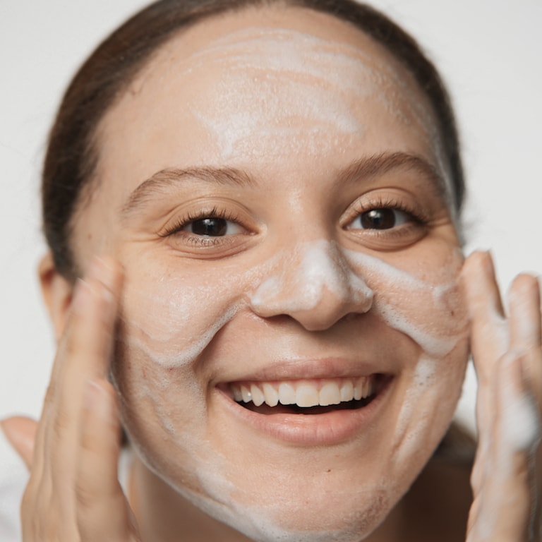 Anti-Blemish Solutions™ Mousse Nettoyante