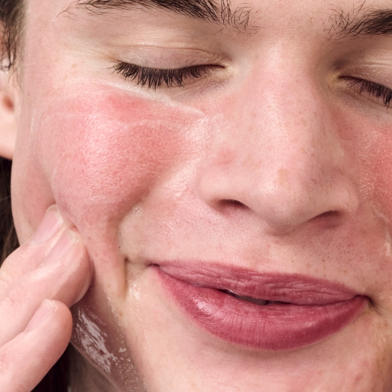Redness Solutions Soothing Cleanser With Probiotic Technology