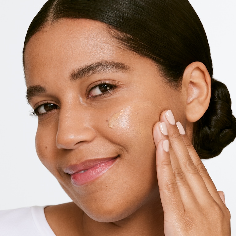 Moisture Surge™ Hydratant Voile Teinté Large Spectre SPF 25