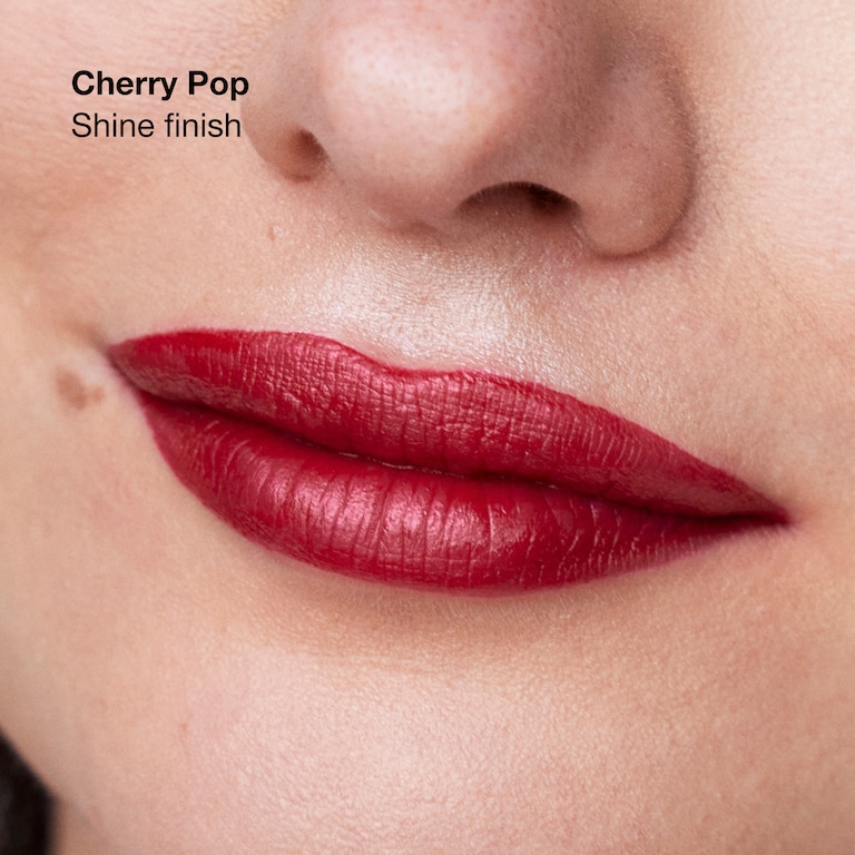 Clinique Pop&trade; Dlouhotrvající rtěnka, Cherry Pop, 3.9g, Model, Light Skin Tone