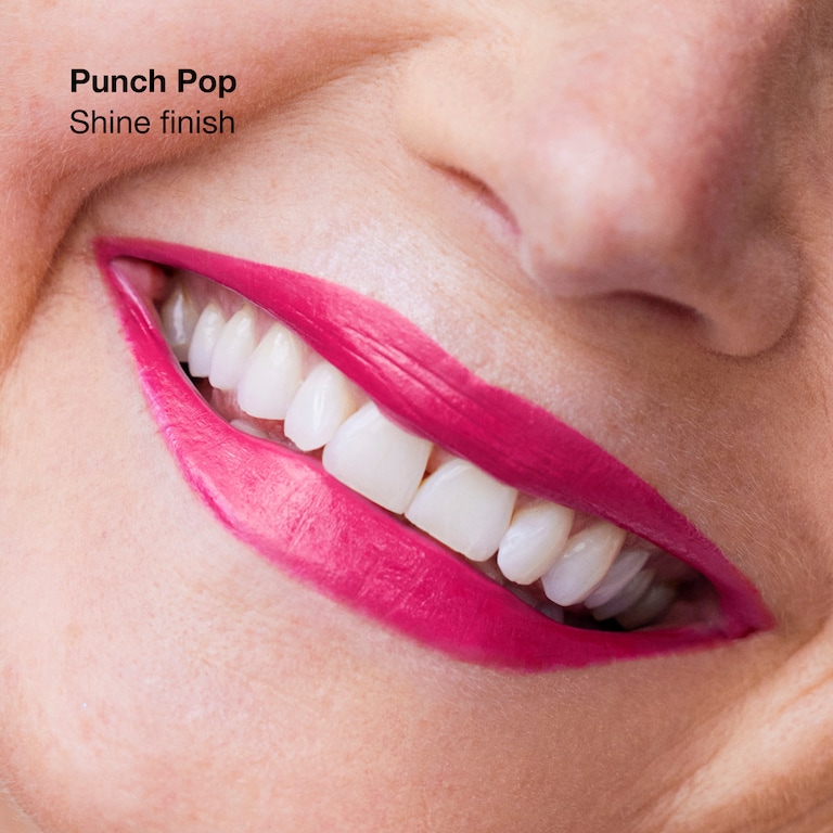 Clinique Pop&trade; Szminka o długotrwałym efekcie, Punch Pop, 3.9g, Model, Light Skin Tone