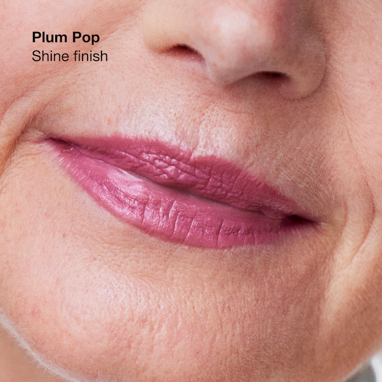 Clinique Pop&trade; Szminka o długotrwałym efekcie, Plum Pop , 3.9g, Model, Light Skin Tone