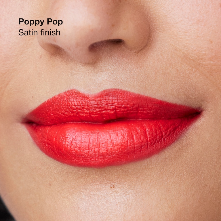 Clinique Pop&trade; Tartós ajakrúzs, Poppy Pop, 3.9g, Model, Medium Skin Tone