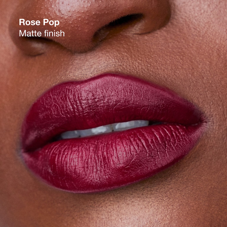 Clinique Pop&trade; Tartós ajakrúzs, Rose Pop, 3.9g, Model, Deep Skin Tone