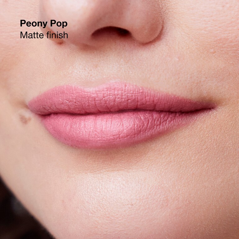 Clinique Pop&trade; Rouge à lèvres Longue Tenue, Peony Pop , 3.9g, Model, Light Skin Tone