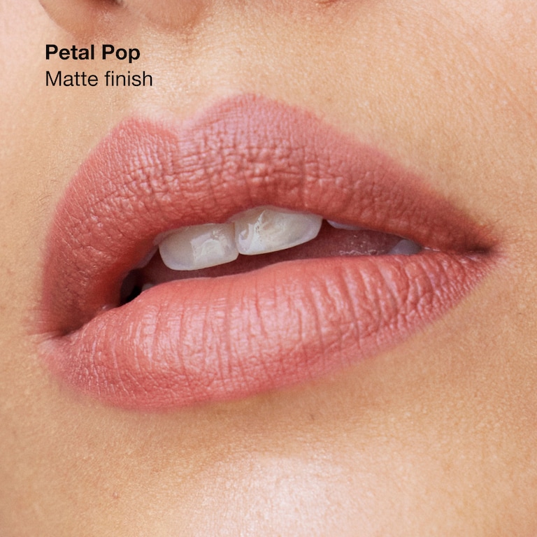 Clinique Pop&trade; Dlouhotrvající rtěnka, Petal Pop Matte , 3.9g, Model, Medium Skin Tone