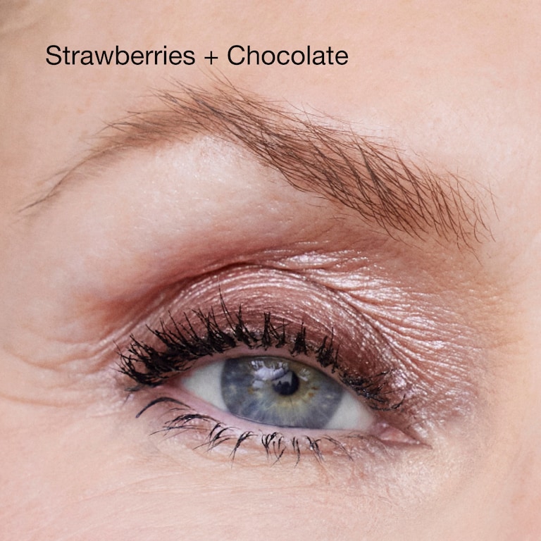 High Impact&trade; Sombra + Delineador, Strawberries + Chocolate, 1.9g, Model, Light Skin Tone