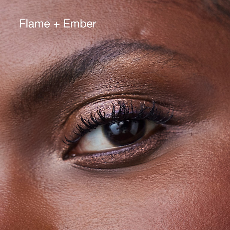 High Impact&trade; Sombra + Delineador, Flame + Ember, 1.9g, Model, Deep Skin Tone