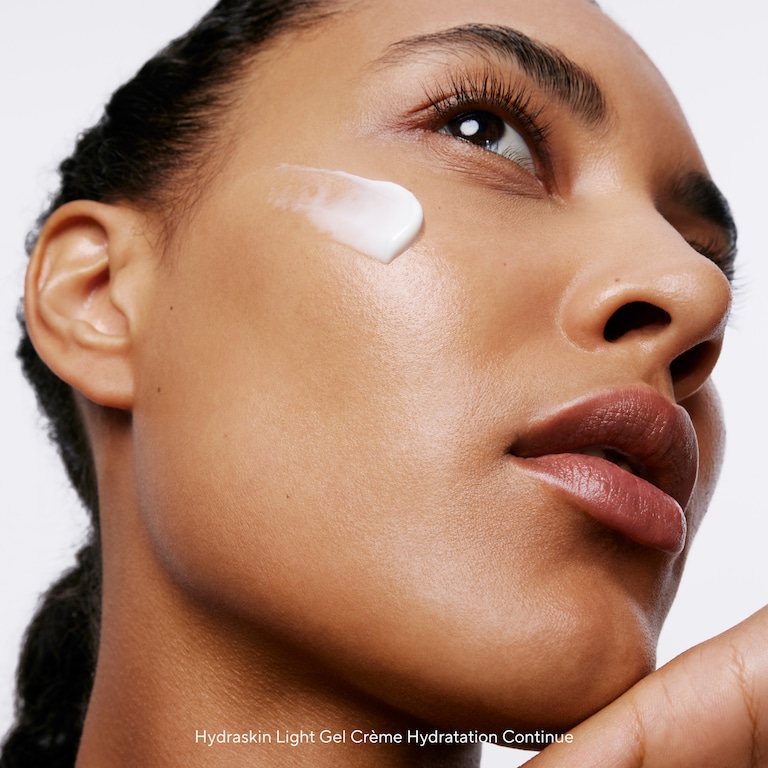 Soleil Plaisir Les Essentiels – Protection Anti-Âge, Model, medium