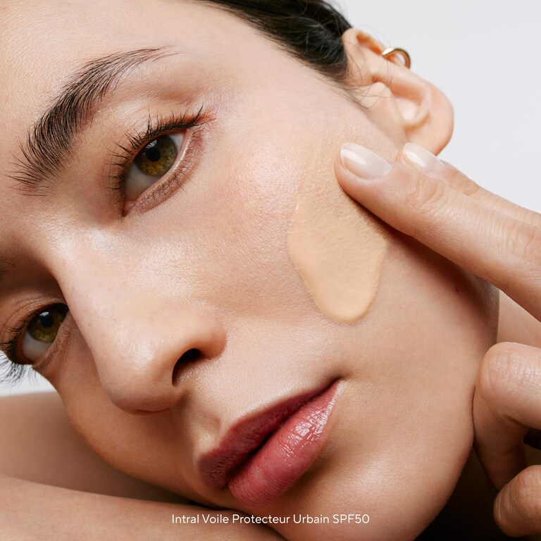 Intral Les Essentiels – Protection Quotidienne, Model, light