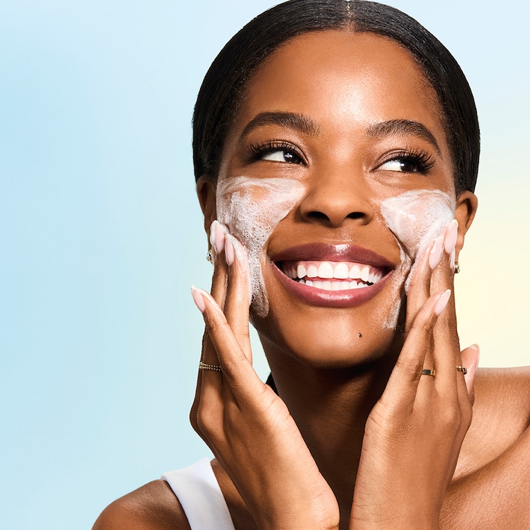 DayWear Glow Boost Gel Cleanser