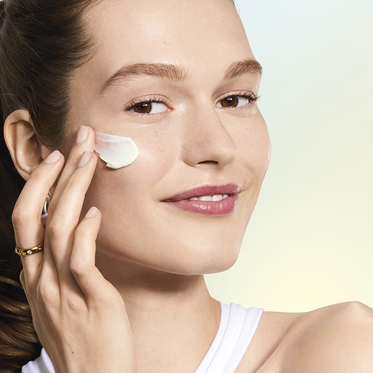 DayWear Moisturizer Multi-Protection Anti-Oxidant 24H-Moisture Creme SPF 15 for Normal/Combo Skin