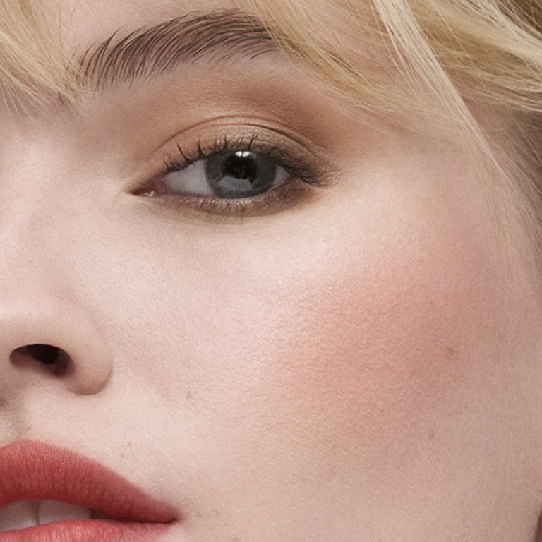 The Sculpting Blush Powder Blush, 7.0 g, Peach Passion, Model, light