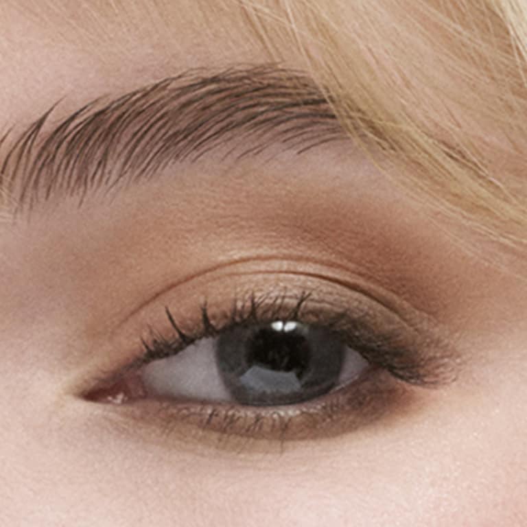 The Essential Eyeshadow Quad, 4.0 g, Gallery Hop, Model, light