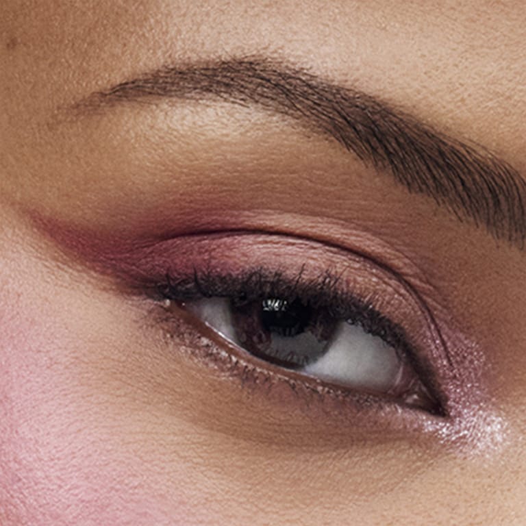 The Essential Eyeshadow Quad, 4.0 g, Happiest Hour, Model, medium