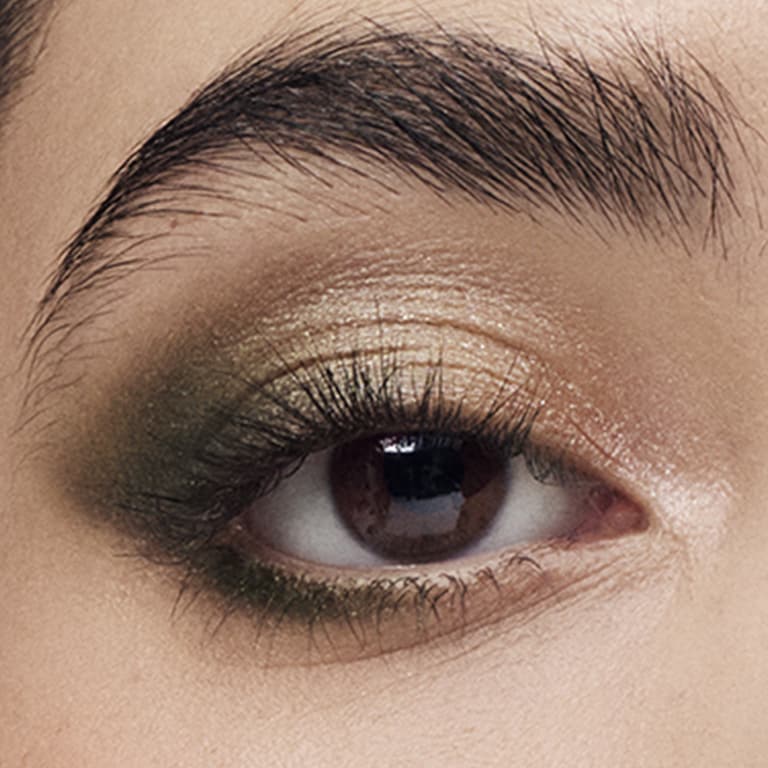 The Essential Eyeshadow Quad, 4.0 g, Money Moves, Model, medium