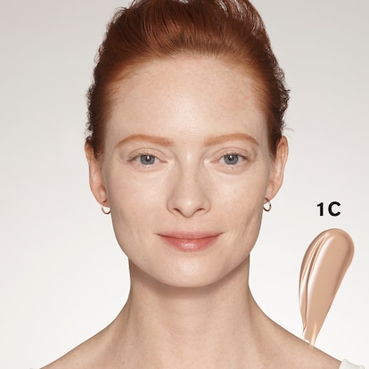 Futurist Soft Touch Brightening Skincealer Concealer, 6.0 ml, 1C, Model, light