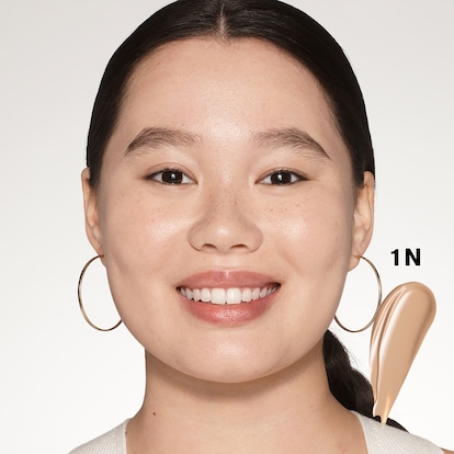 Futurist Soft Touch Brightening Skincealer Concealer, 6.0 ml, 1N, Model, light