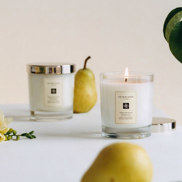 English Pear & Freesia Scented Candle, 200.0 g, Alt