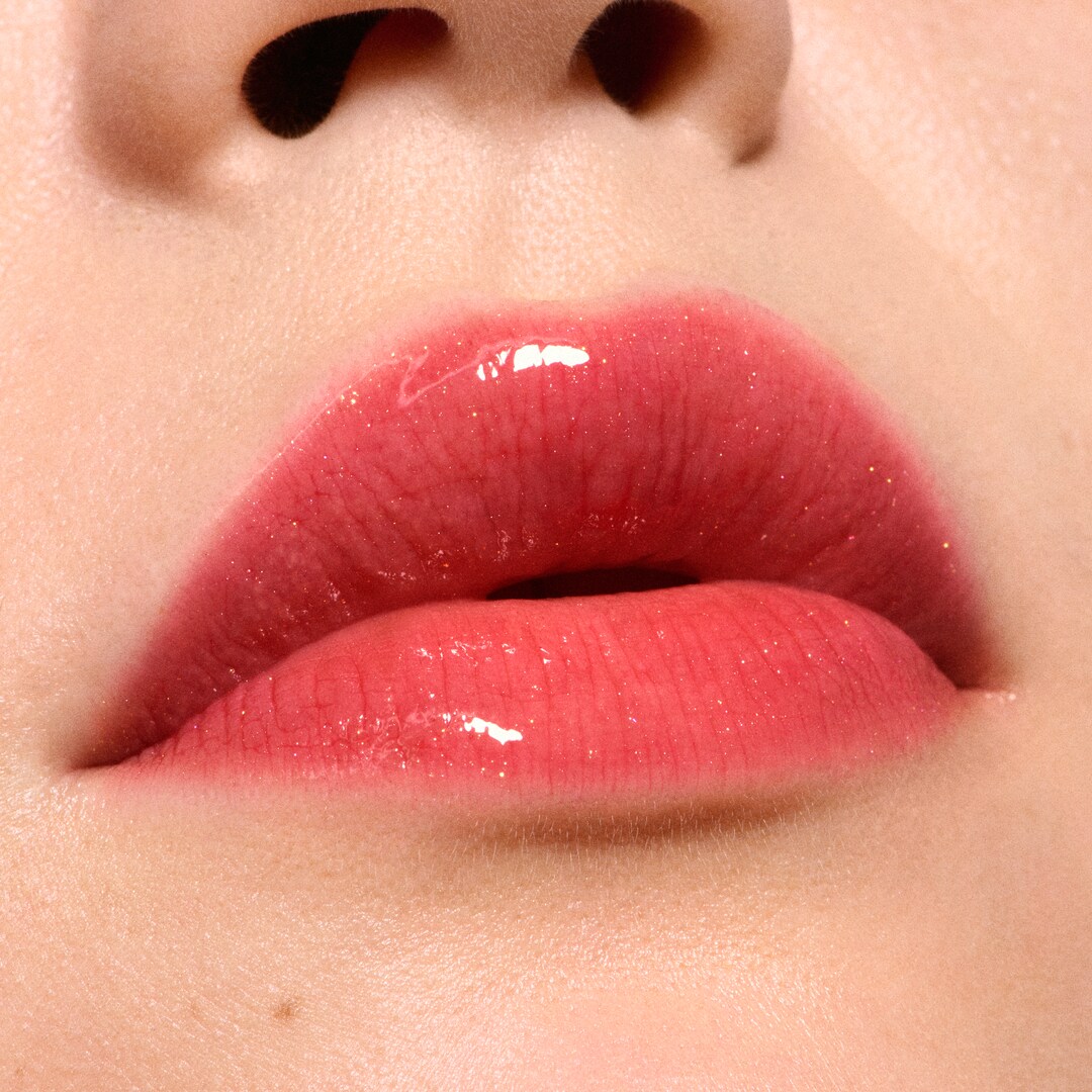 Blowing Air Kisses Glossy Lips Duo 