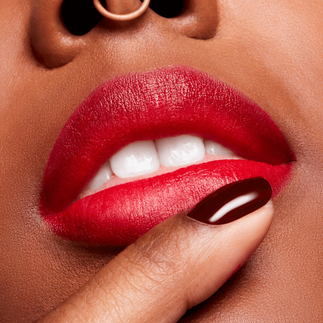 Batom Matte Hidratante Powder Kiss Velvet Blur Slim Stick, Ruby New, 2g