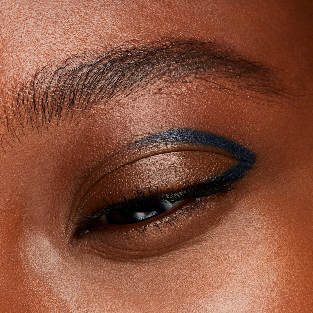 Lápis Delineador de Olhos em Gel M·A·C Colour Excess