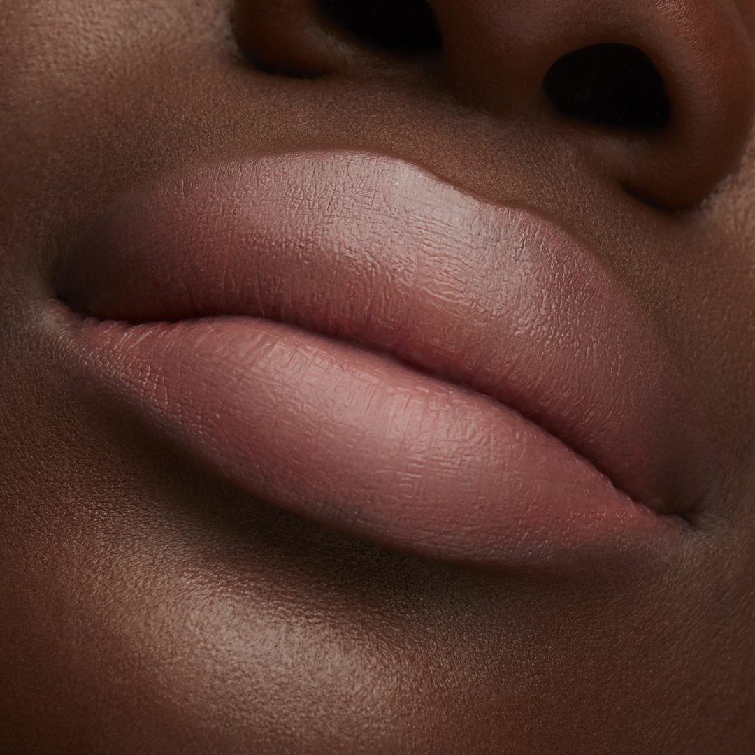 Batom Hidratante Brilhante Lustreglass Sheer-Shine, Hug Me, 3g