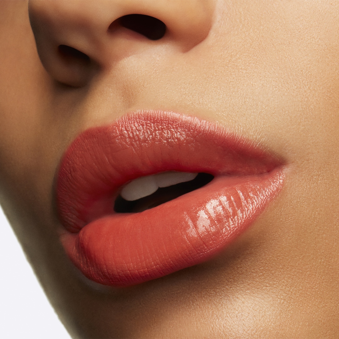 Batom Hidratante Brilhante Lustreglass Sheer-Shine, Kissmet, 3g