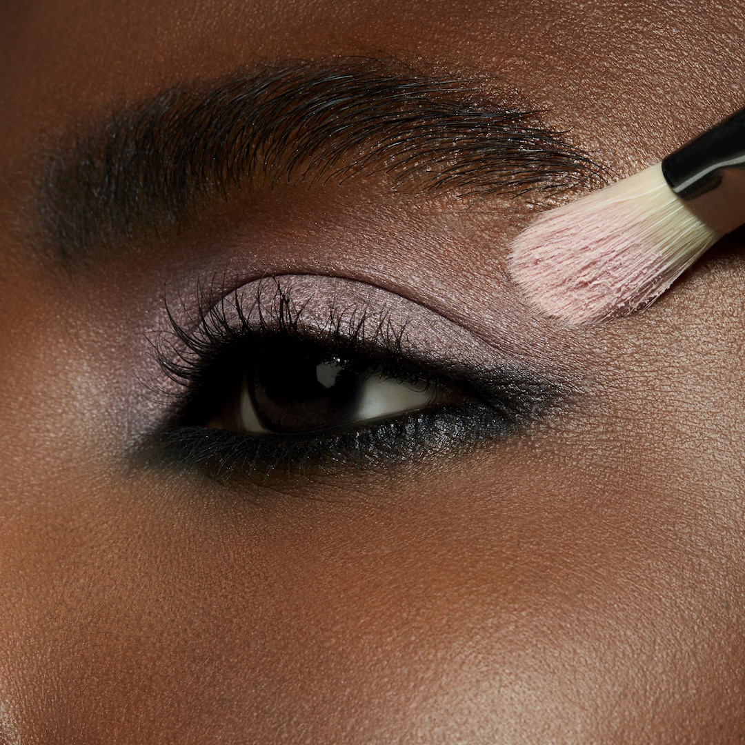 Kiss Soft Matte Eye Shadow Pro Palette | MAC Cosmetics Nordic Site