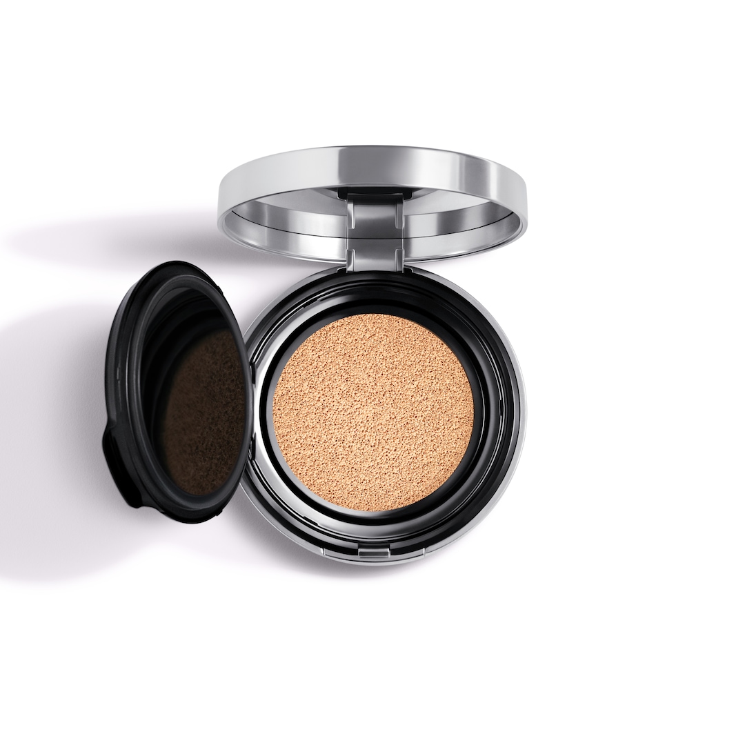 Studio Fix Cushion Compact SPF 50 / PA+++ in Silver (Limited Edition)