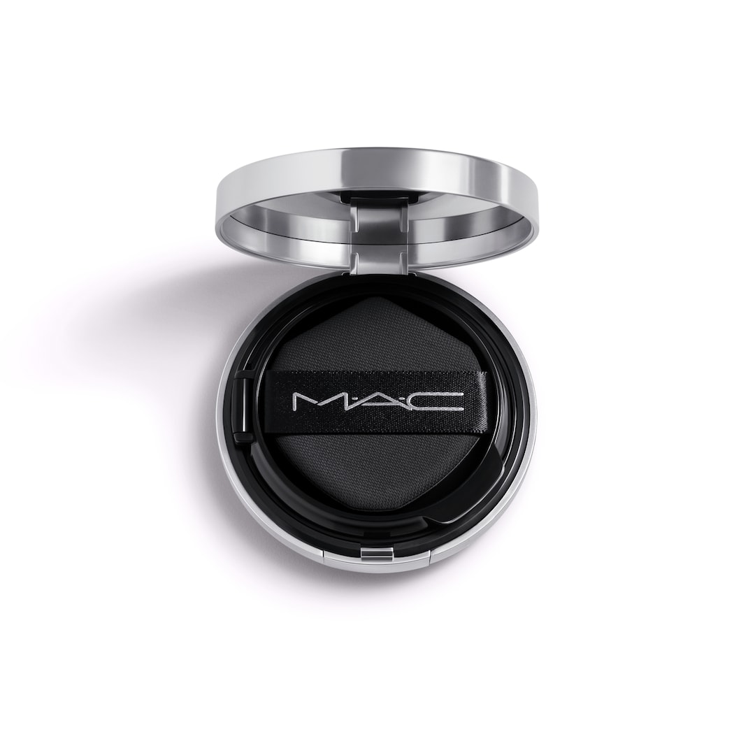Studio Fix Cushion Compact SPF 50 / PA+++ in Silver (Limited Edition)