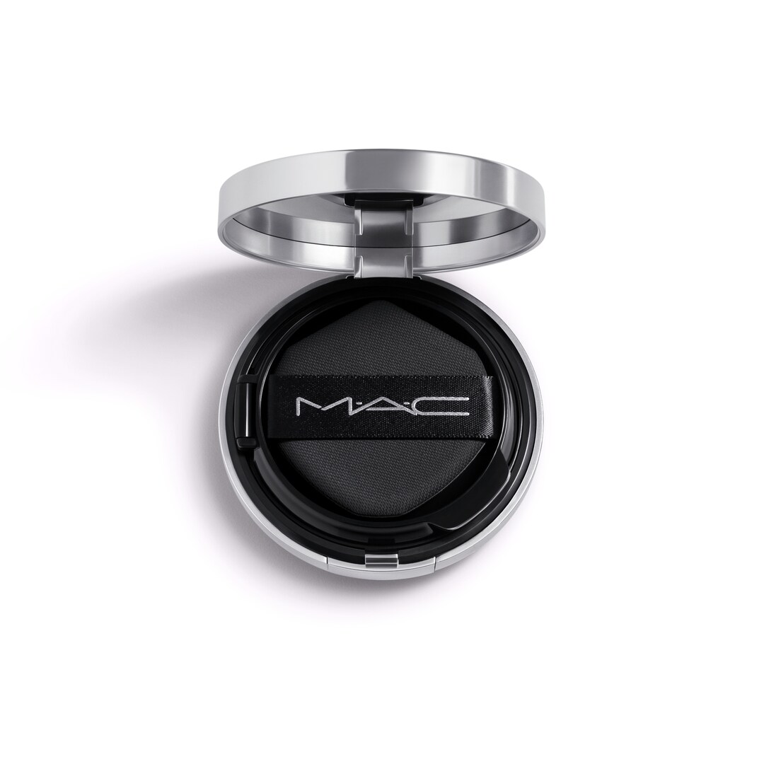Studio Fix Cushion Compact in Silver (Limited Edition) 