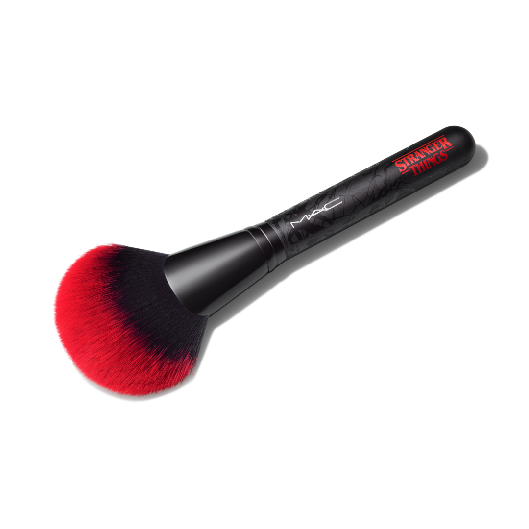 140 SYNTHETIC FACE BRUSH/M·A·C X STRANGER THINGS
