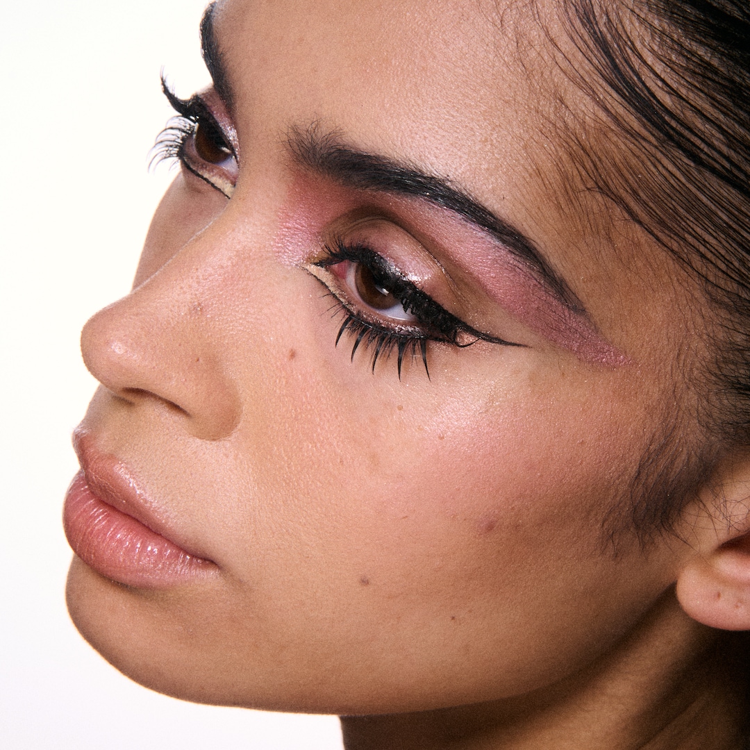 24 Mystery Must Haves Advent Calendar <br><font color=#ff0000>שווי 2245 ₪ </font>