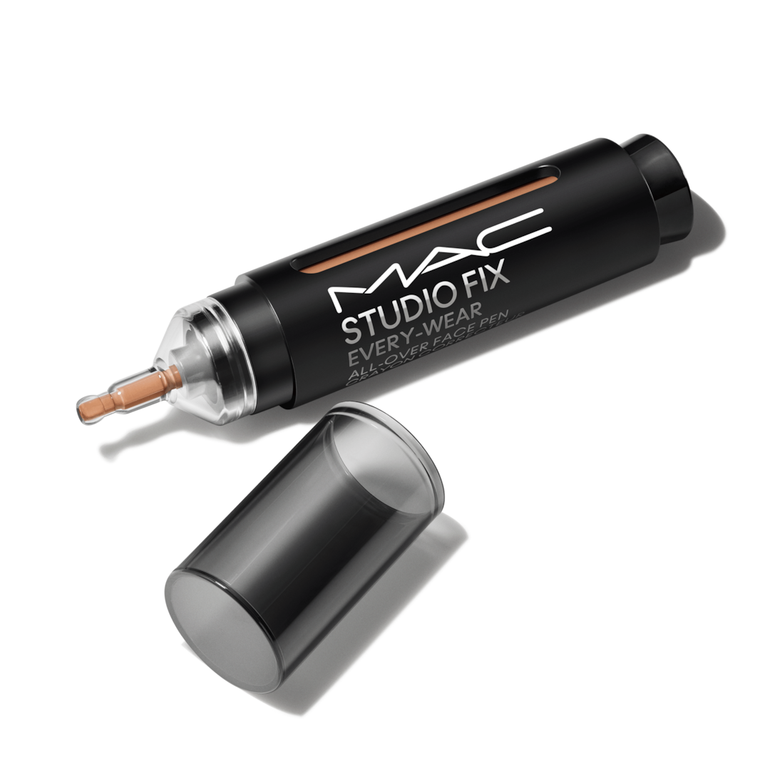 2 en 1 / Base y Corrector Studio Fix Every-Wear All-Over Face Pen