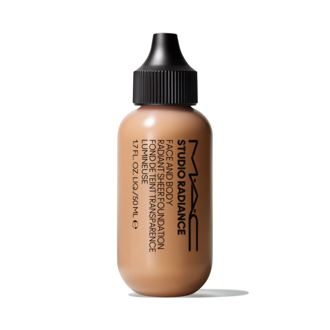 Base a prueba de agua Studio Radiance Face and Body Radiant Sheer Foundation