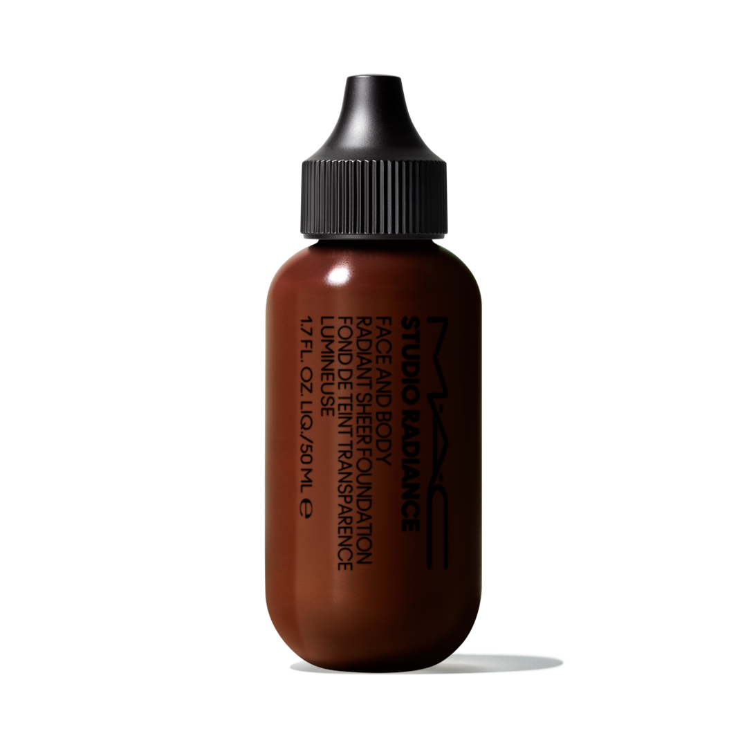 Base a prueba de agua Studio Radiance Face and Body Radiant Sheer Foundation