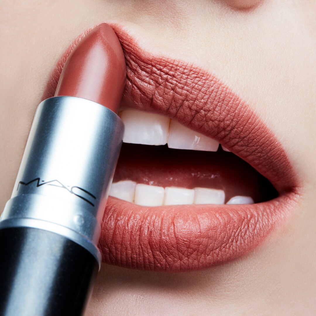 Mac lipstick. Mac Whirl помада. Помада Mac Matte Lipstick. Помада матовая Mac Matte Lipstick. Mac губная помада Lipstick Matte.