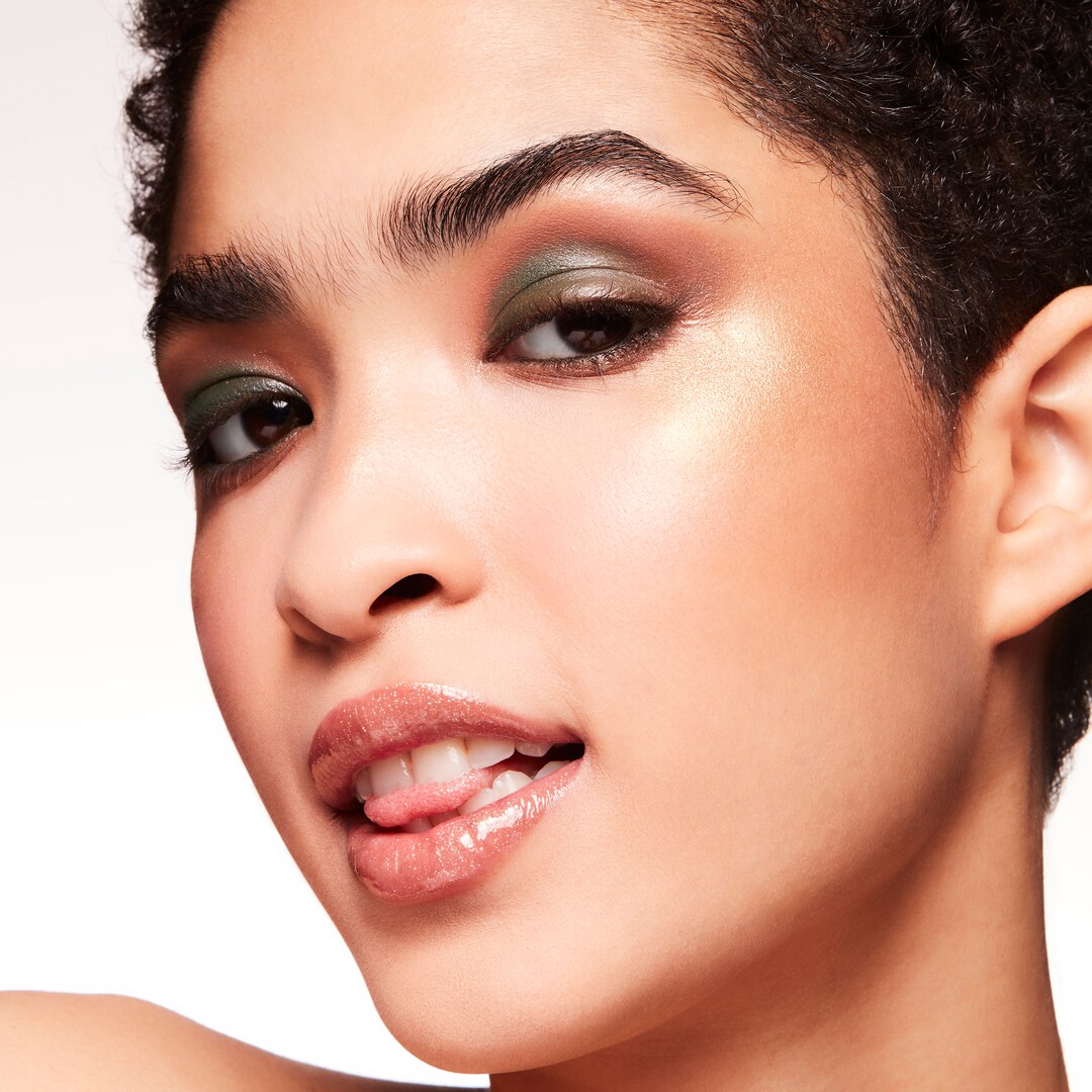 STEP BRIGHT UP EXTRA DIMENSION SKINFINISH PALETTE, Medium/ Deep