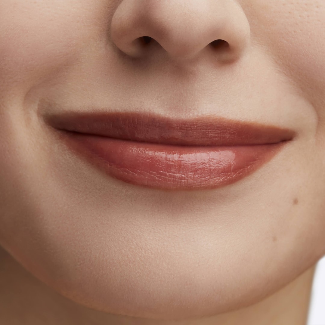 Fortune Kiss Lip Duo (683 CAFÉ MOCHA + 544 Business Casual) 命定雙唇組 ( 683 咖啡摩卡 + 544 凍檸紅茶), MACximal極自我柔霧唇膏 3.5g (683 咖啡摩卡), 超水感持色水唇膏 3g (544 凍檸紅茶), 3.5g | 3g