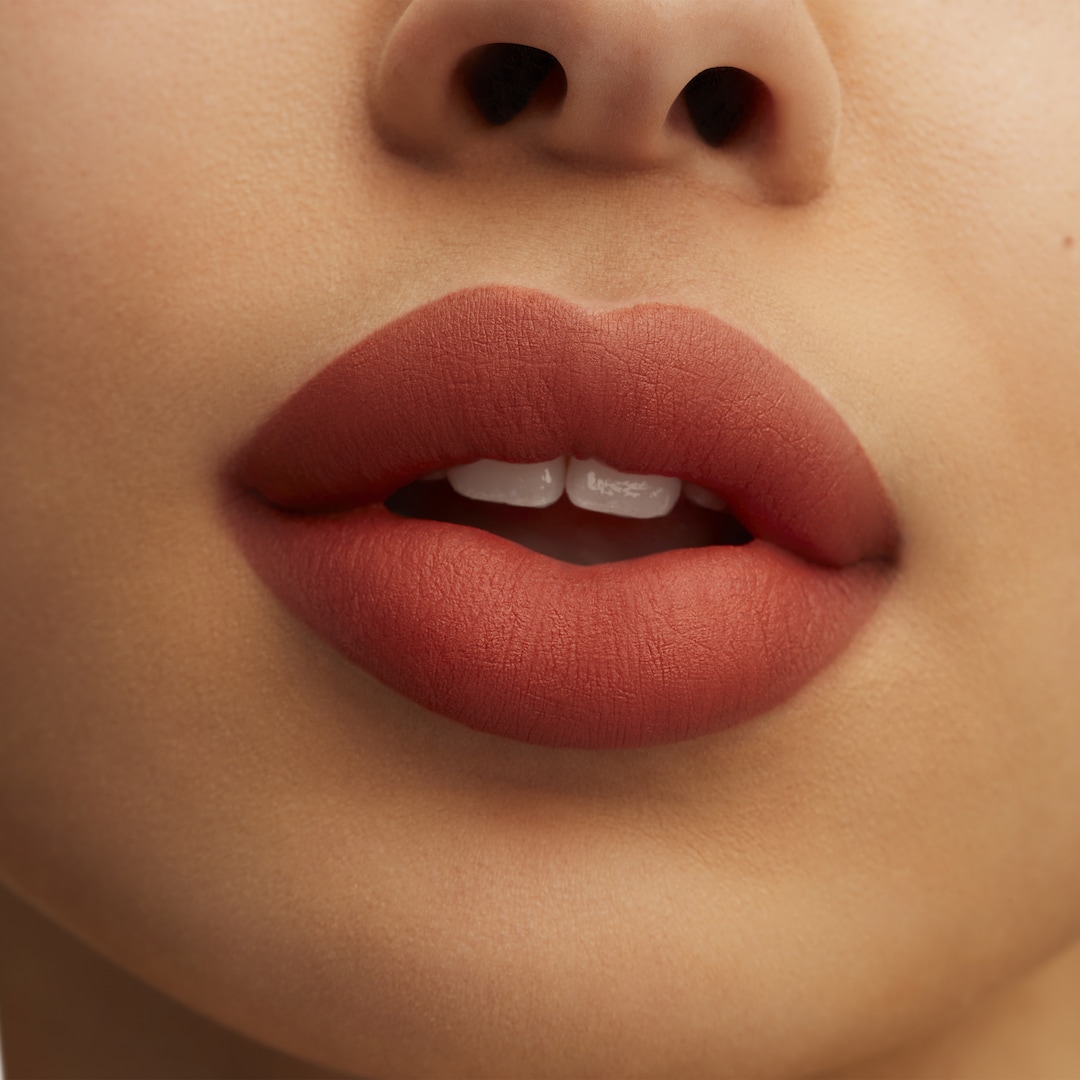 POWDER KISS LIQUID LIPCOLOUR / MAC X L 絲柔粉霧唇釉, SORRY NOT SORRY 奶油南瓜, 5ml / 0.17oz