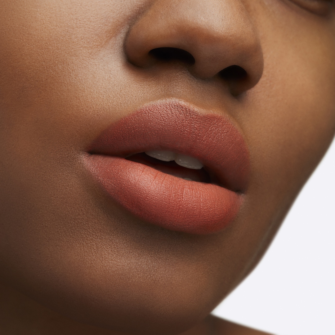 POWDER KISS LIQUID LIPCOLOUR / MAC X L 絲柔粉霧唇釉, SORRY NOT SORRY 奶油南瓜, 5ml / 0.17oz