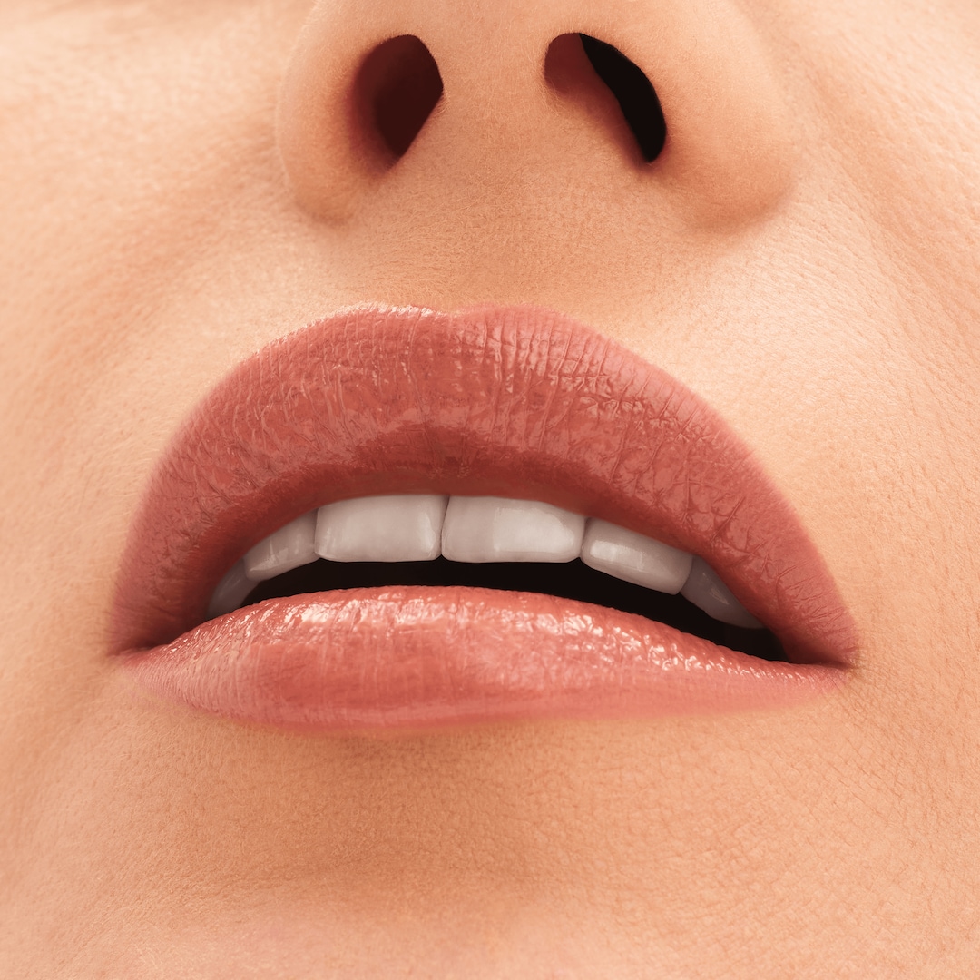 LUSTREGLASS SHEER-SHINE LIPSTICK / LOVESTRUCK LUCK 熾愛之心限量系列-超水感持色水唇膏, Luck Has It 短效品 效期: 2026/7/1, 3G