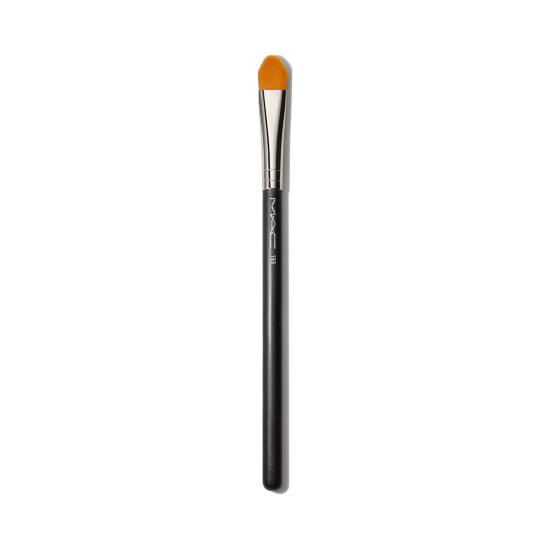 M∙A∙C 195S Concealer Brush | Cosmetics – Official Site MAC Cosmetics - Official