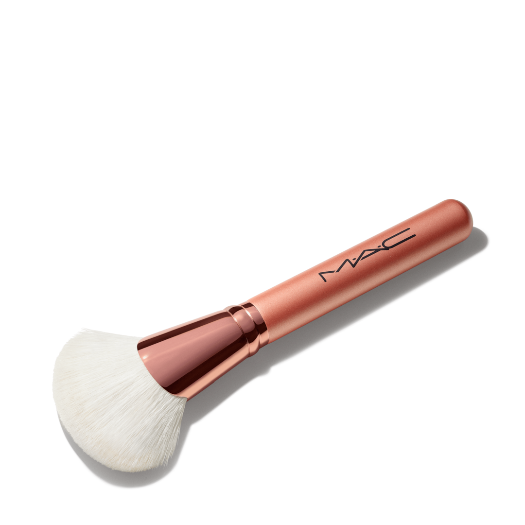 143S Bronzer Fan Brush