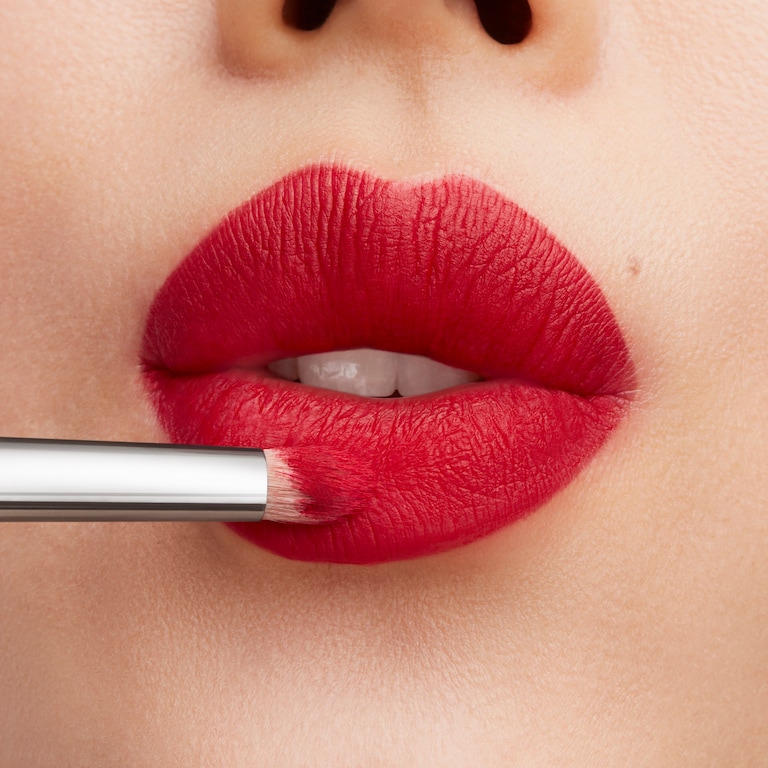 Retro Matte Retro Matte Lipstick, 3.0 g, Ruby Woo, Model, light