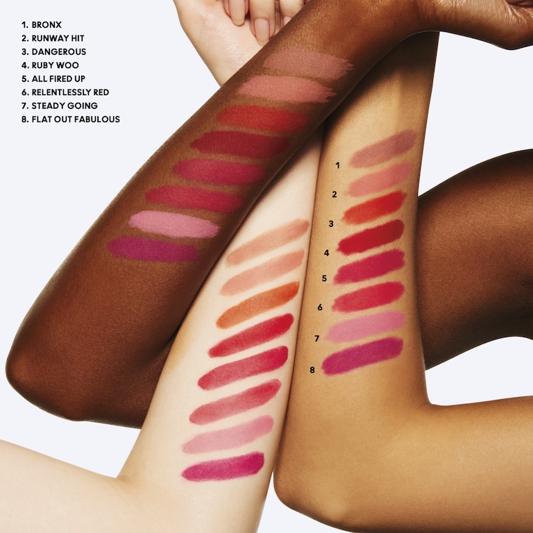Retro Matte Retro Matte Lipstick, 3.0 g, Relentlessly Red, Model