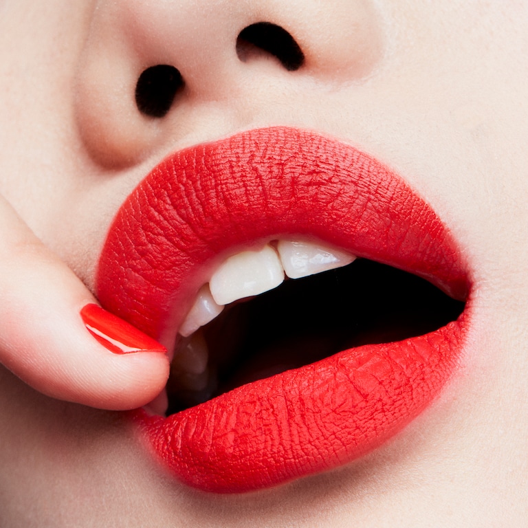 Matte Lipstick, 3.0 g, Lady Danger, Model, light
