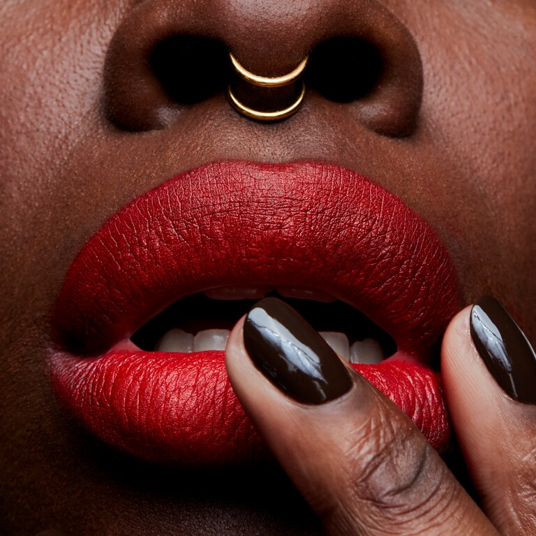 Matte Lipstick, 3.0 g, Lady Danger, Model, deep